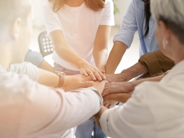 Las ONGs en Guatemala requieren gestión transparente de fondos, cumplimiento legal, reportes claros y auditorías para asegurar confianza y financiamiento.